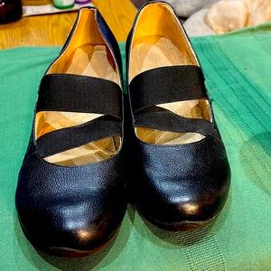 Naturalizer Leather black flats